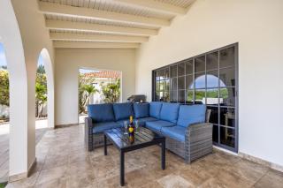 LUXE 3BR and 3BA Villa w Pool Villa Leone by Bocobay - 2