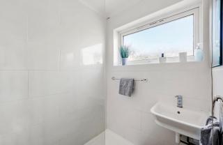 4 Bed Relaxing Retreat - Canterbury - Parking - Hot Tub - Hackington - 6