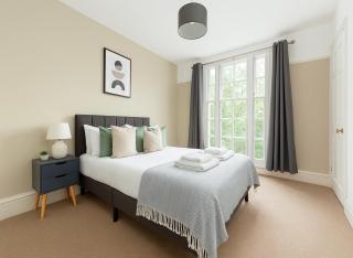 Spacious 1BR Flat in Hackney - Modern & Bright - London - 4
