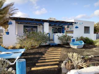 Casa Azul - 50 m beach, exclusive and quiet area, Wi-Fi - Pedro Barba - 0
