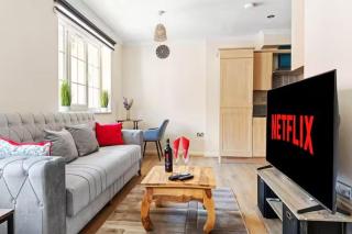 Leicester1BR-WiFi-ModernApt-Kitchen-Sleeps2 - 5