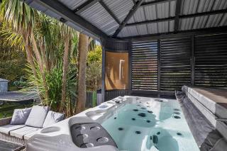 Awesome Aubrey - New Plymouth - 0