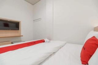 RedDoorz Plus near RS RK Charitas 2 Palembang - Palembang - 8