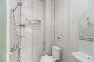 RedDoorz Plus near RS RK Charitas 2 Palembang - Palembang - 6