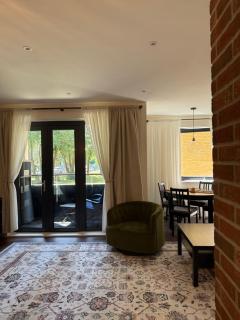 Renovated Charm - London Hideaway - 5