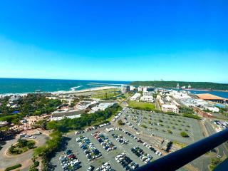 Accommodation Front - Bright & Breezy 4 Sleeper with Ocean Views - Durban - 2