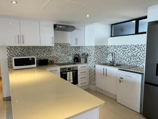 Accommodation Front - Bright & Breezy 4 Sleeper with Ocean Views - Durban - 1