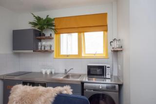 Higgihaus St Marys Apts Back compact - Cardiff - 4