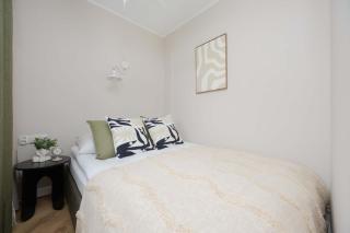 Cosy Apartment with Balcony near PGE by Noclegi Renters - Warsaw - 9