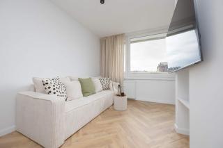 Cosy Apartment with Balcony near PGE by Noclegi Renters - Warsaw - 3