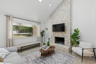 Modern & Bright 3BR Home - 9