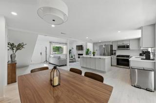 Modern & Bright 3BR Home - 4