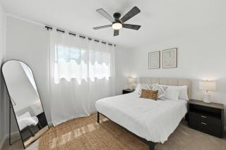 Modern & Bright 3BR Home - 3