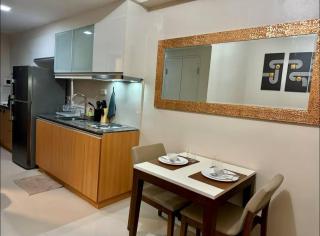 Modish 1BR One Uptown BGC - Manila - 9