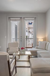 Luxury 2-BR with Juliet Balcony - 3