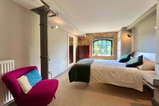 Stunning 2-Bed Converted Warehouse - Sleeps 4 - 6