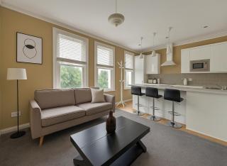 Central London Flat - 3 Min to West Kensington Station - Londra - 0