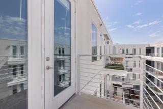 Brand New luxury 1 bedroom - 3