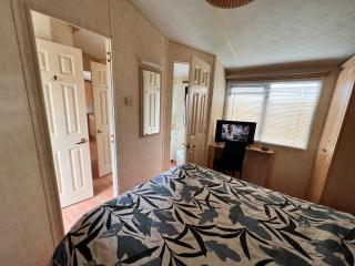 Rohannah A&C Ultimate Caravan Retreat - East Mersea - 0