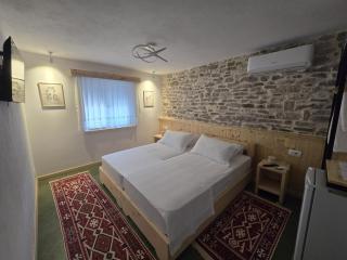 Te Ajdini Guesthouse - Gjirokastra - 7