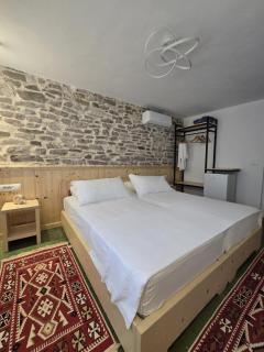 Te Ajdini Guesthouse - Gjirokastra - 9
