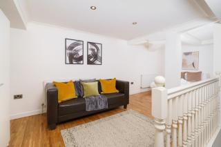City Stay 3BR Apt for 8 by Liverpool Street - 2