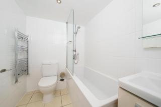 City Stay 3BR Apt for 8 by Liverpool Street - 1