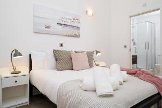City Stay 3BR Apt for 8 by Liverpool Street - 3