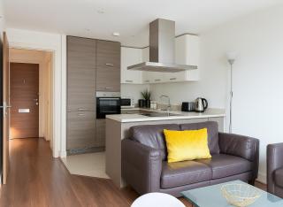 2 Bed Flat with Balcony in Acton - Londra - 5