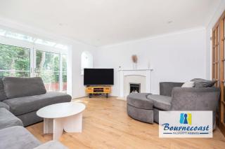 Bournecoast - Town centre home with outside decking and parking - HB9635 - Bournemouth - 0