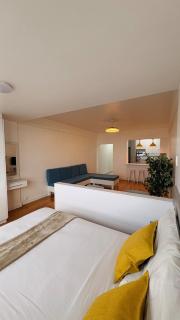 Accommodation Front - Peaceful 2 Sleeper on Durban Beachfront - Durban - 2