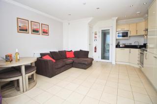 SEA VIEWS, beachside apartment with balcony - Saint Merryn - 7