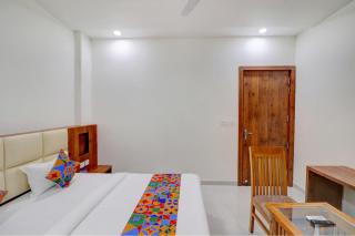 FabHotel AVS Grand and Banquets - 500m from Gomti Nagar railway station, 1km from Lohia Park - Lucknow - 1