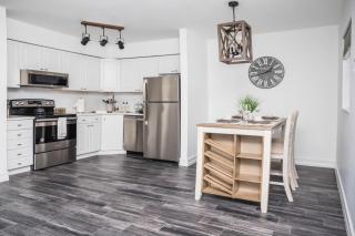 Location! Quality! Comfort! The downtown Gem - Naples - 9