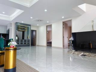 Eakmongkol Luxury Five-Bedroom Pool Villa - 2