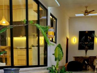 Peaceful 2BR House with Rice Field View Near Beach & Local Spots - Mendaya - 9