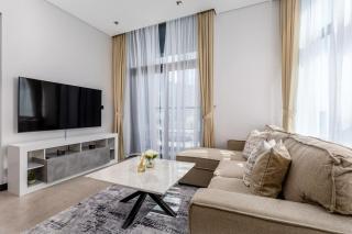 Waves - Impressive 1BR Apartment Close to Burj Khalifa - 0