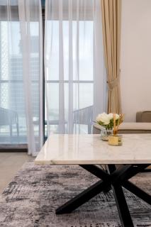 Waves - Impressive 1BR Apartment Close to Burj Khalifa - 2