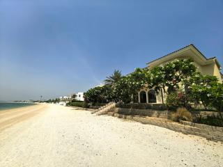 Amazing 4 bedrooms Villa private Beach and Pool In palm Jumeirah Dubai - 8