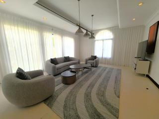 Amazing 4 bedrooms Villa private Beach and Pool In palm Jumeirah Dubai - 9