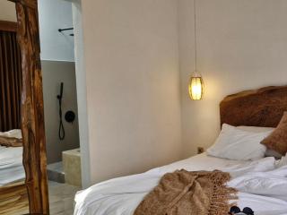 Peaceful 2BR House with Rice Field View Near Beach & Local Spots - Mendaya - 2