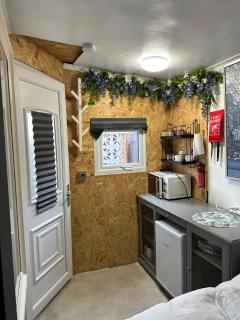 The llyffant Shed - Cardiff - 5