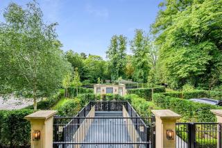 Luxurious subterranean mansion - 3 spectacular bedrooms - Altrincham - 8