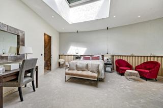 Luxurious subterranean mansion - 3 spectacular bedrooms - 4