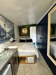 The llyffant Shed - Cardiff - 4