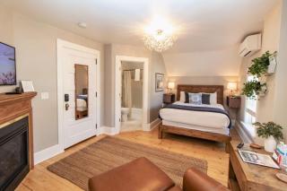 Captains Quarters Suite w Fireplace Sauna - Duluth - 0