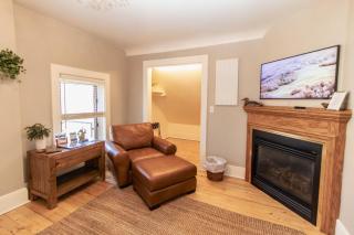 Captains Quarters Suite w Fireplace Sauna - Duluth - 3