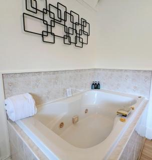 Veranda Suite w Jacuzzi Sauna - Duluth - 8