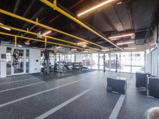 StayShort - Modern Unit Sleeps 6 in Dubai Hills with Pool - 7