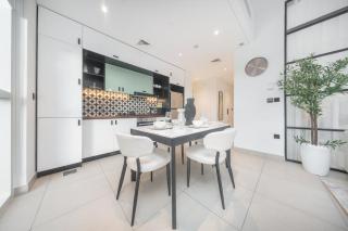 StayShort - Modern Unit Sleeps 6 in Dubai Hills with Pool - 4